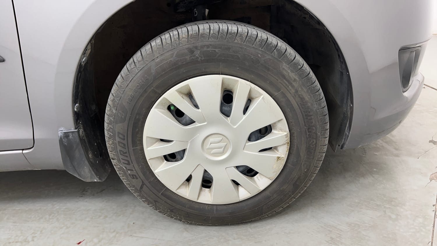 Used 2014 Maruti Suzuki Swift VXi Petrol Manual tyres RIGHT FRONT TYRE RIM VIEW