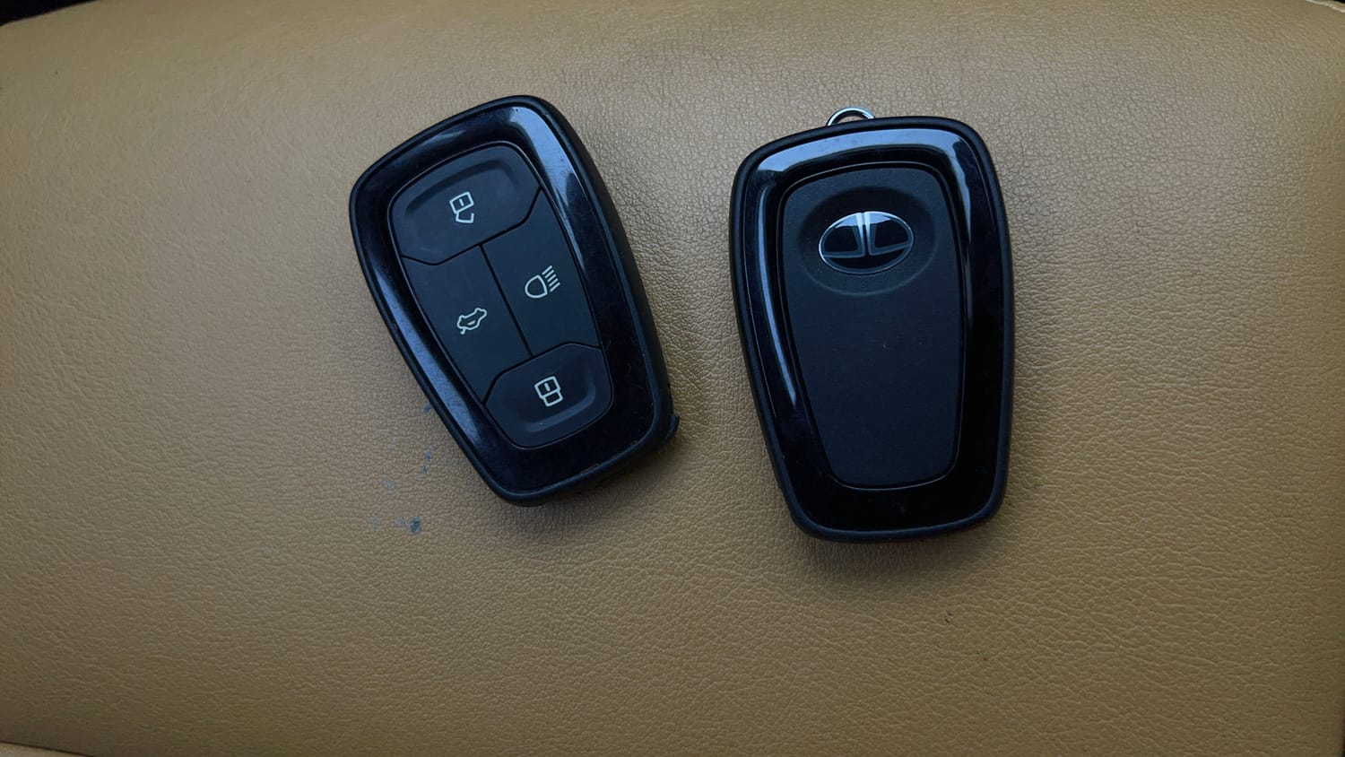 Used 2023 Tata Punch Creative Dual Tone AMT Sunroof Petrol Automatic extra CAR KEY VIEW