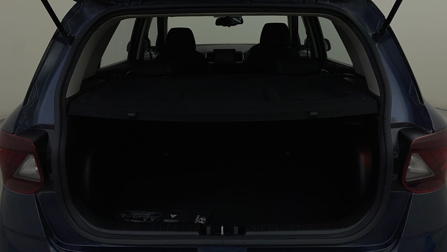 Used 2019 Hyundai Venue SX Plus 1.0 Turbo DCT Petrol Automatic interior DICKY INSIDE VIEW