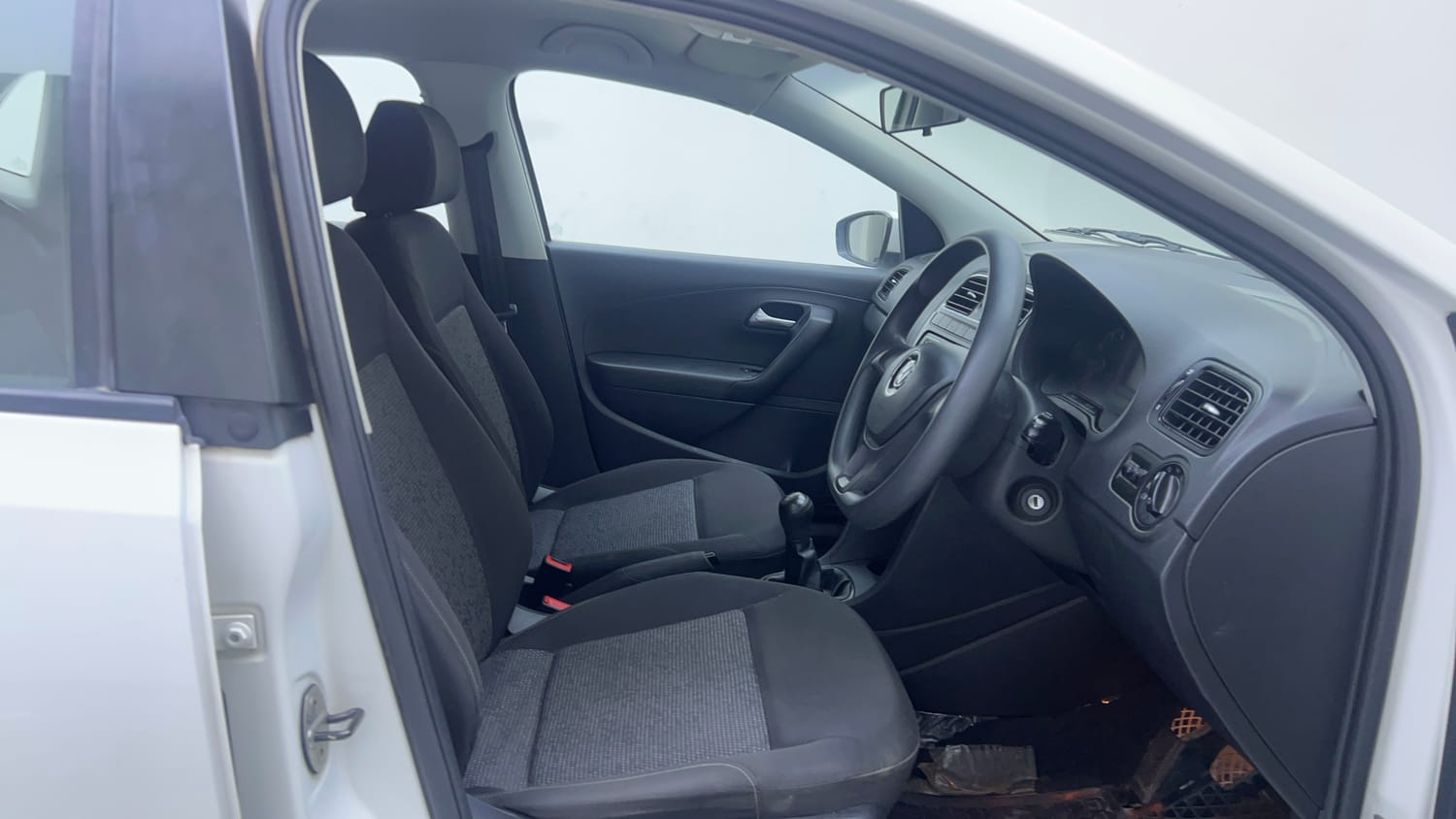 Used 2017 Volkswagen Polo Comfortline 1.2L (P) Petrol Manual interior RIGHT SIDE FRONT DOOR CABIN VIEW