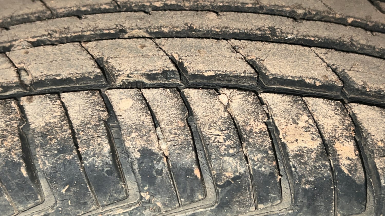 Used 2018 Renault Kwid 1.0 RXT Petrol Manual tyres LEFT REAR TYRE TREAD VIEW