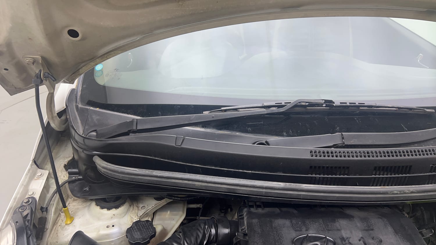 Used 2019 Hyundai Grand i10 Sportz 1.2 Kappa VTVT CNG (Outside Fitted) Cng Manual engine ENGINE RIGHT SIDE HINGE & APRON VIEW
