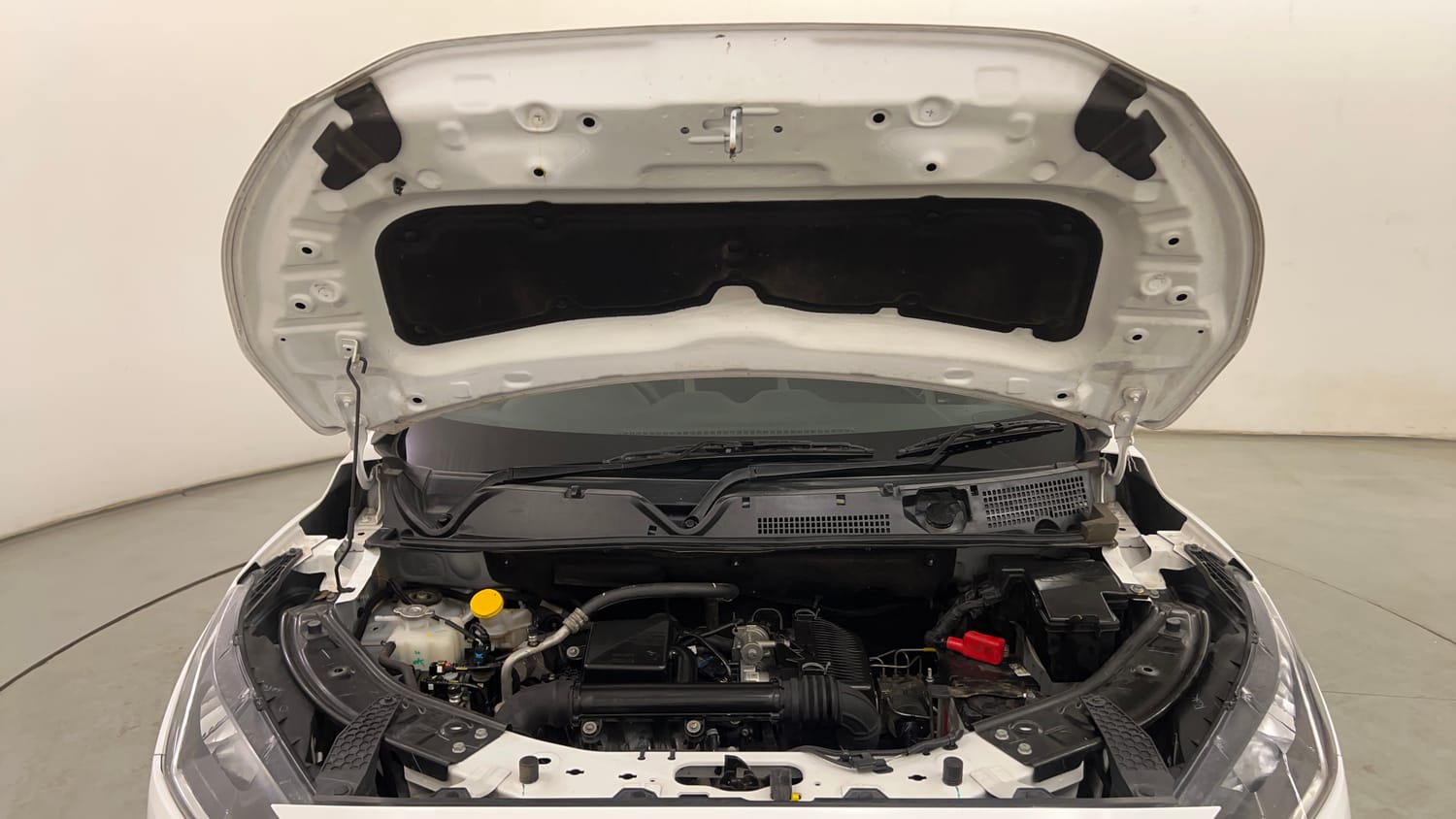 Used 2023 Nissan Magnite XV Petrol Manual engine ENGINE & BONNET OPEN FRONT VIEW