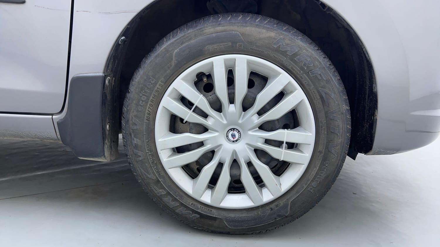 Used 2016 Maruti Suzuki Celerio VXi Petrol Manual tyres RIGHT FRONT TYRE RIM VIEW