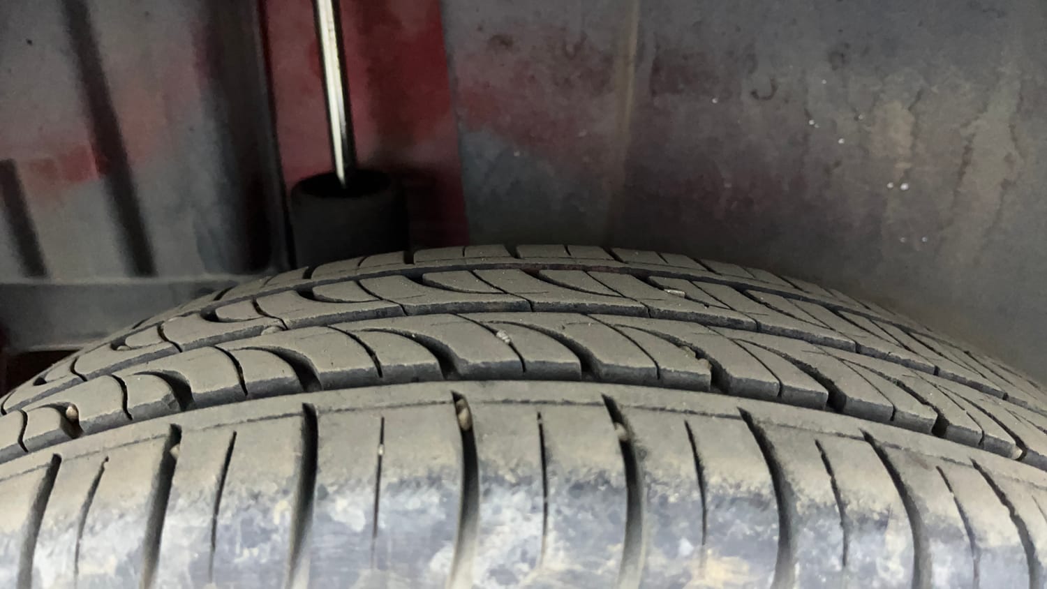 Used 2015 Maruti Suzuki Swift VXi Petrol Manual tyres RIGHT REAR TYRE TREAD VIEW