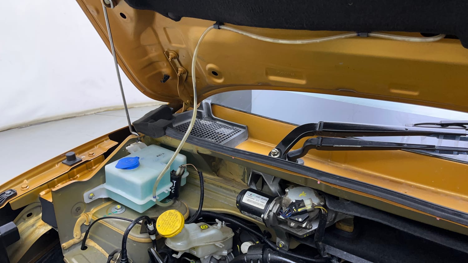 Used 2022 Renault Kwid CLIMBER AMT Petrol Automatic engine ENGINE RIGHT SIDE HINGE & APRON VIEW
