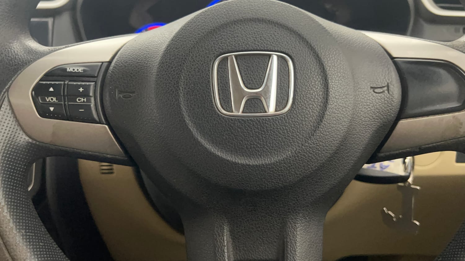 Used 2017 Honda Amaze 1.2 S i-VTEC Petrol Manual top_features Steering mounted controls