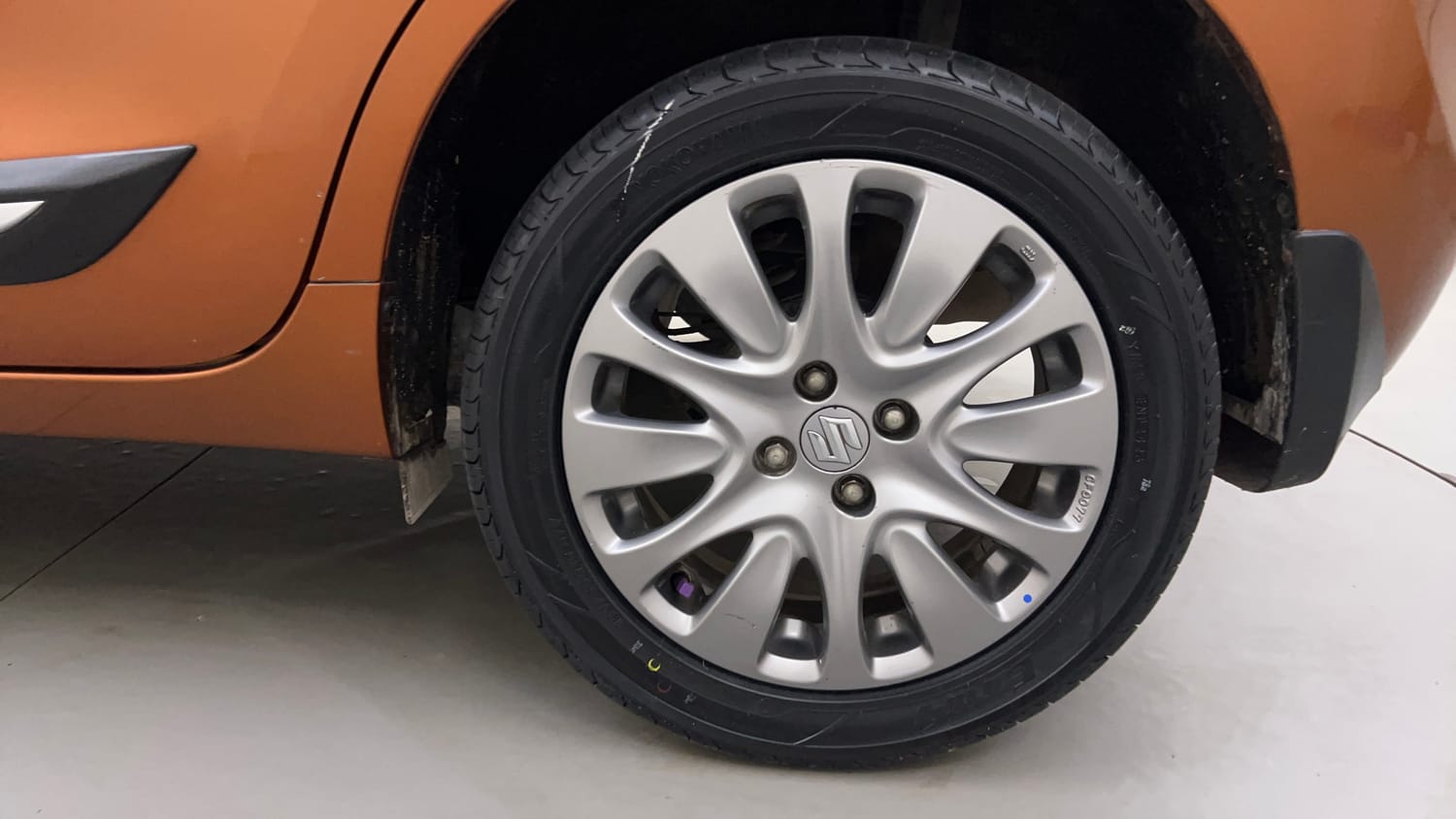 Used 2017 Maruti Suzuki Baleno Zeta 1.2 AT Petrol Automatic tyres LEFT REAR TYRE RIM VIEW