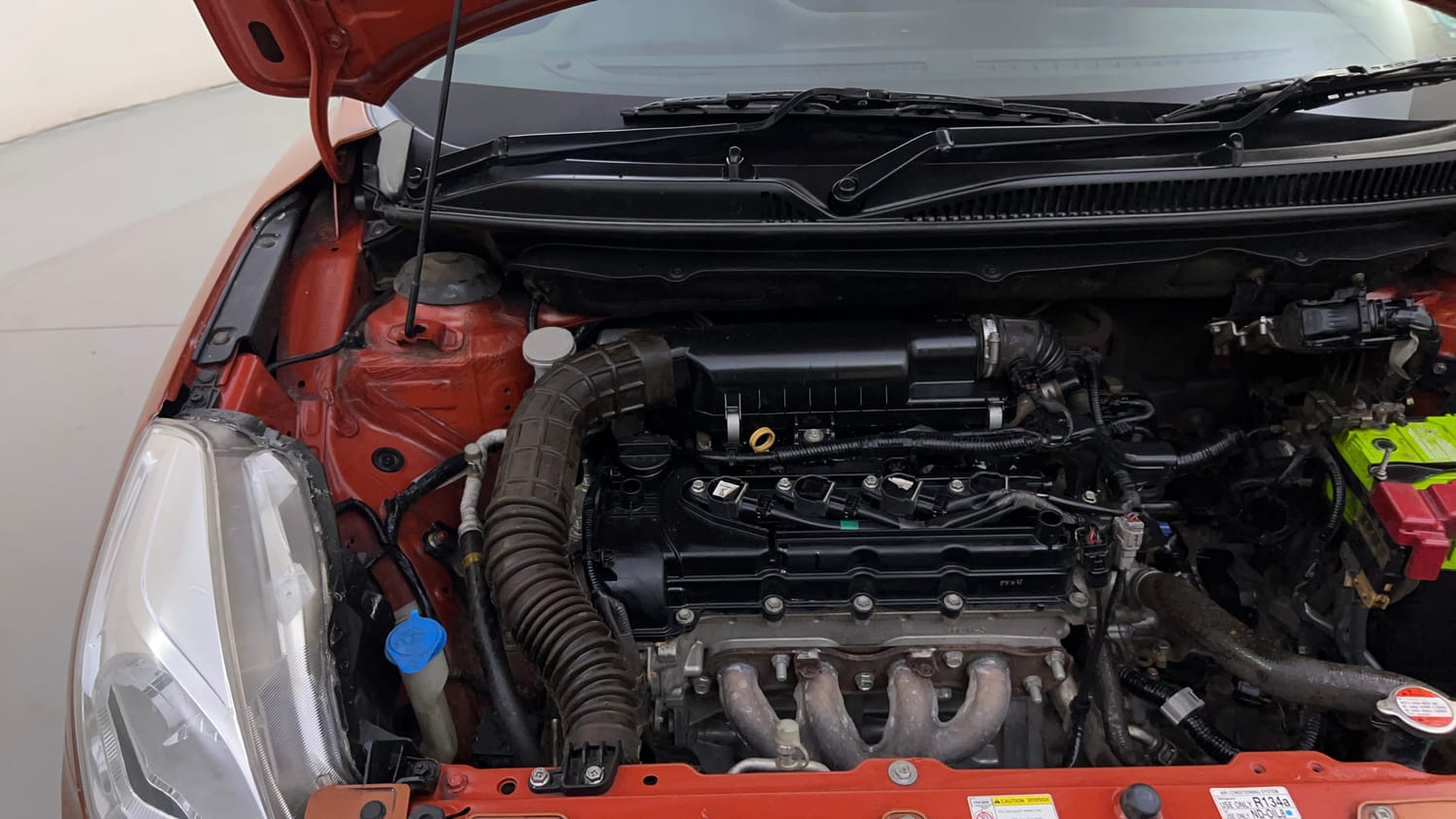 Used 2017 Maruti Suzuki Baleno Zeta 1.2 AT Petrol Automatic engine ENGINE RIGHT SIDE HINGE & APRON VIEW