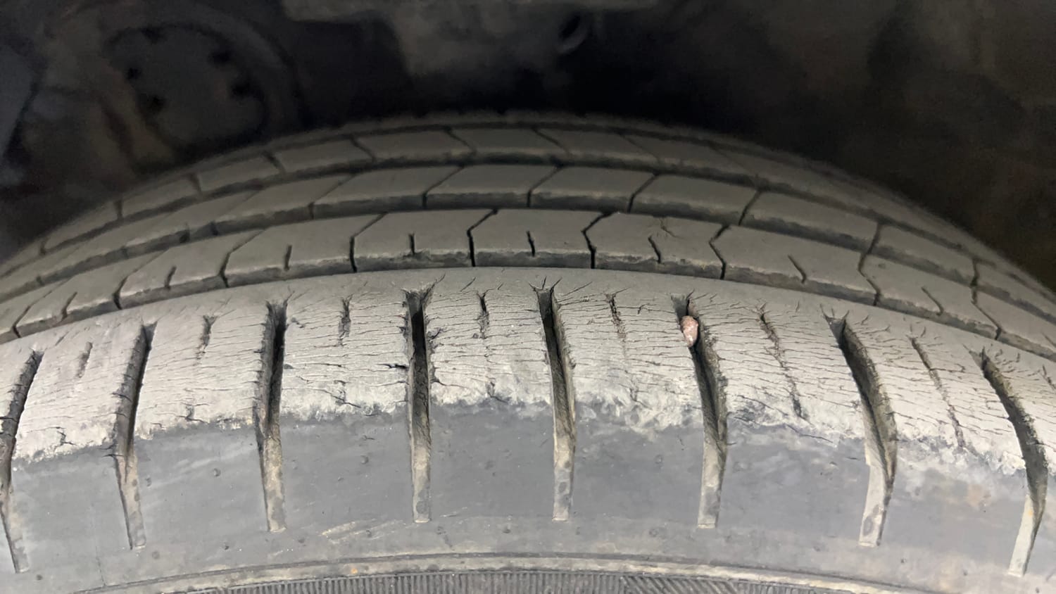 Used 2013 Hyundai Verna Fluidic 1.6 VTVT SX Petrol Manual tyres LEFT FRONT TYRE TREAD VIEW