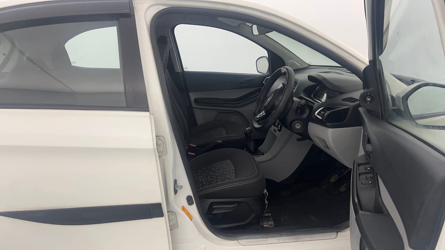 Used 2022 Tata Tiago XZ Petrol Manual interior RIGHT SIDE FRONT DOOR CABIN VIEW