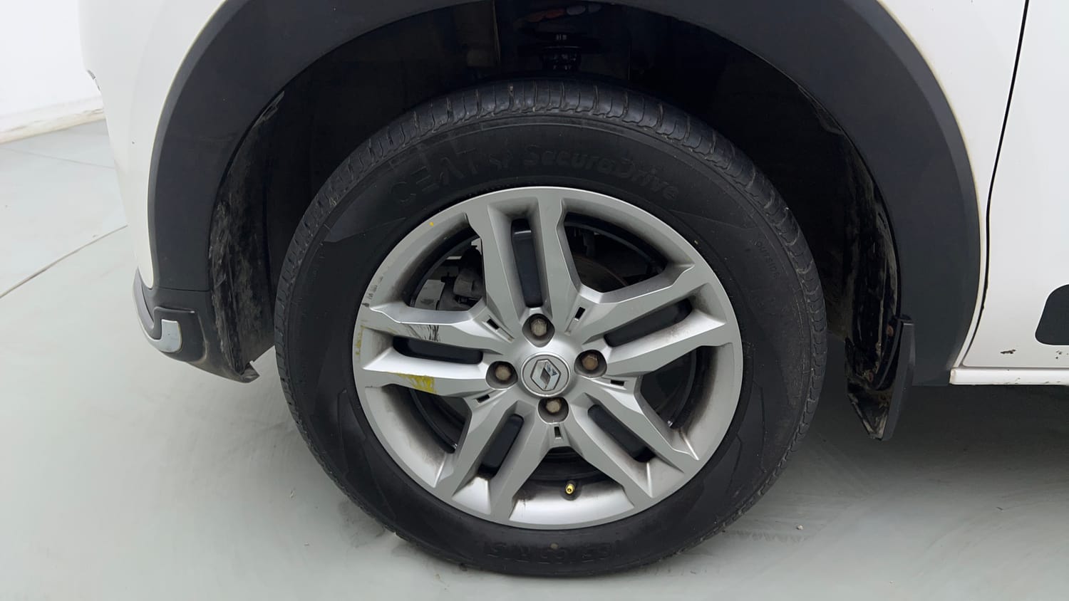 Used 2021 Renault Triber RXZ Petrol Manual tyres LEFT FRONT TYRE RIM VIEW