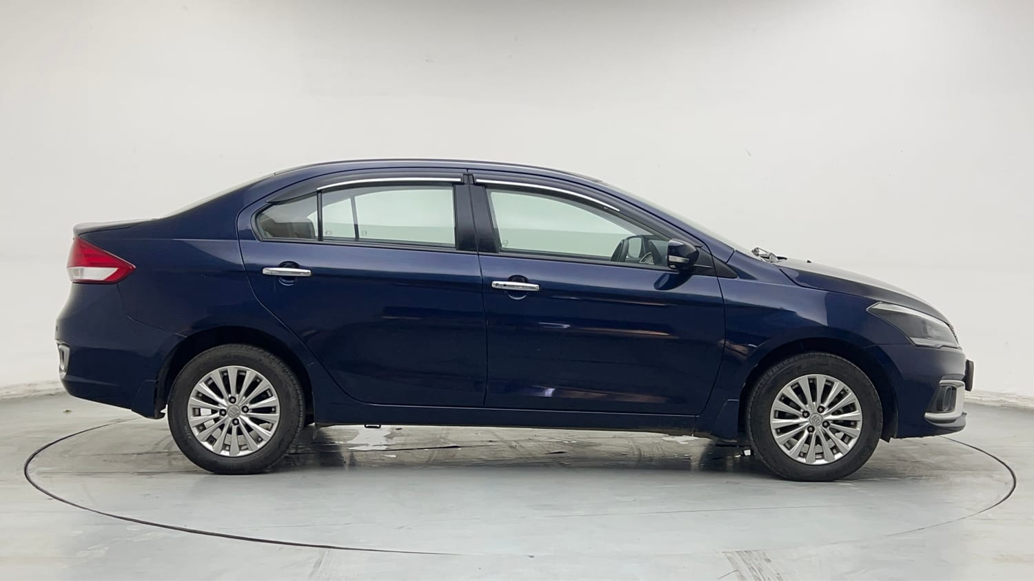 Used 2024 Maruti Suzuki Ciaz Zeta 1.5 AT Petrol Automatic exterior RIGHT SIDE VIEW
