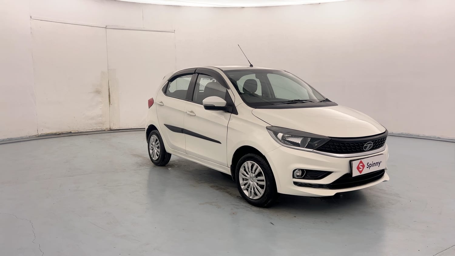 Used 2022 Tata Tiago XZ Petrol Manual exterior RIGHT FRONT CORNER VIEW