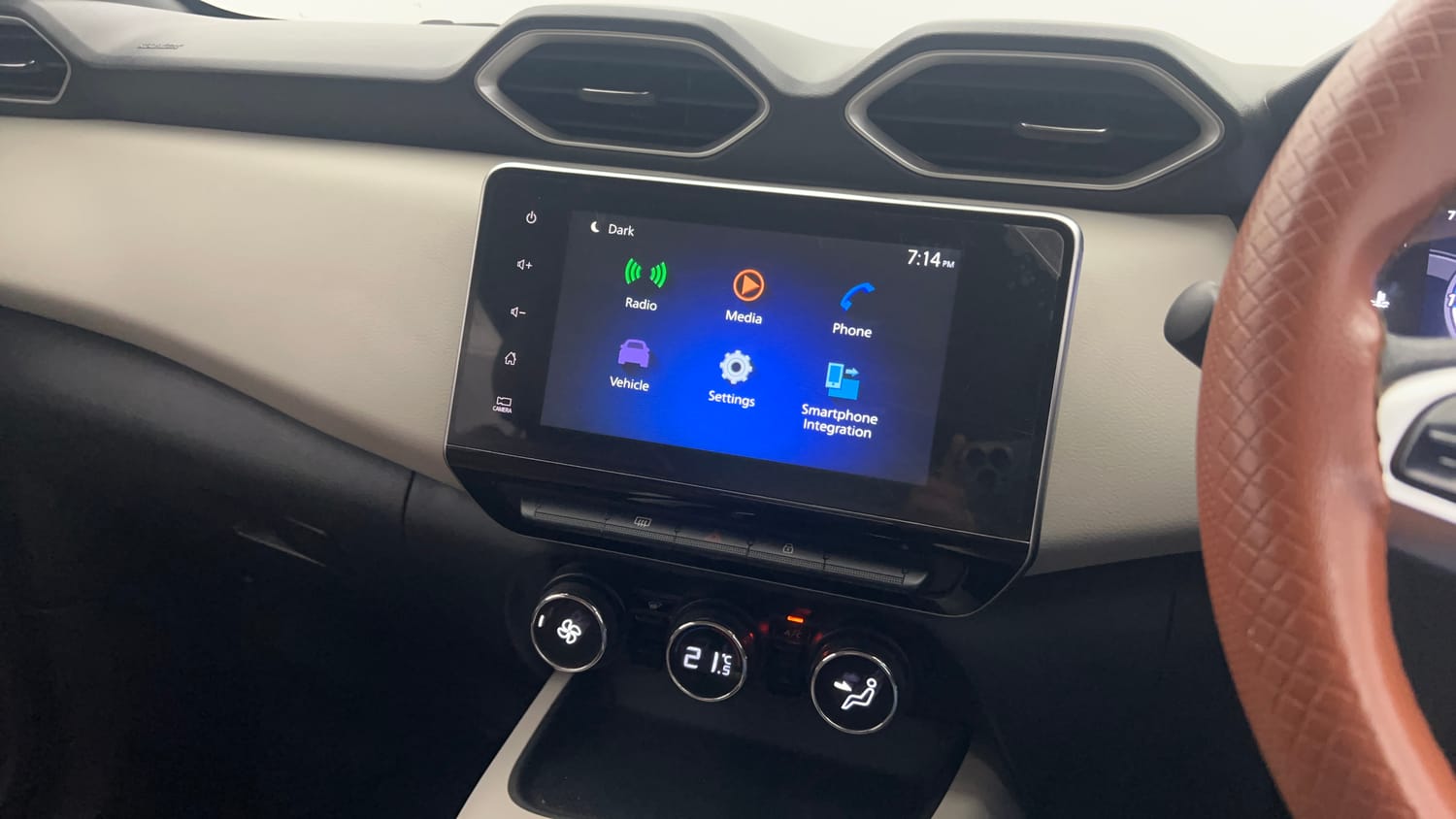 Used 2021 Nissan Magnite XV Turbo Petrol Manual interior MUSIC SYSTEM & AC CONTROL VIEW