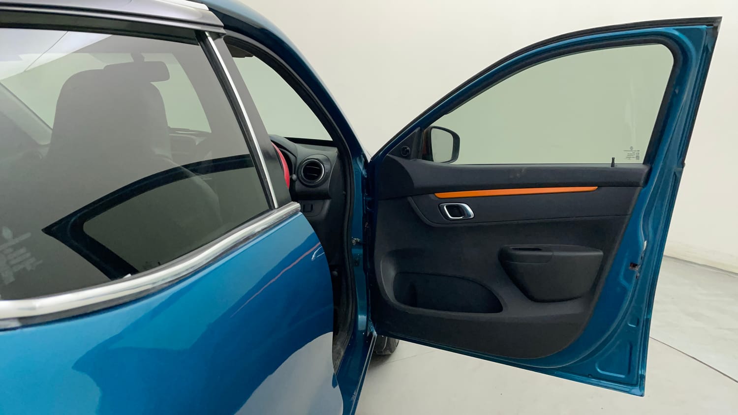 Used 2020 Renault Kwid CLIMBER 1.0 Opt Petrol Manual interior RIGHT FRONT DOOR OPEN VIEW
