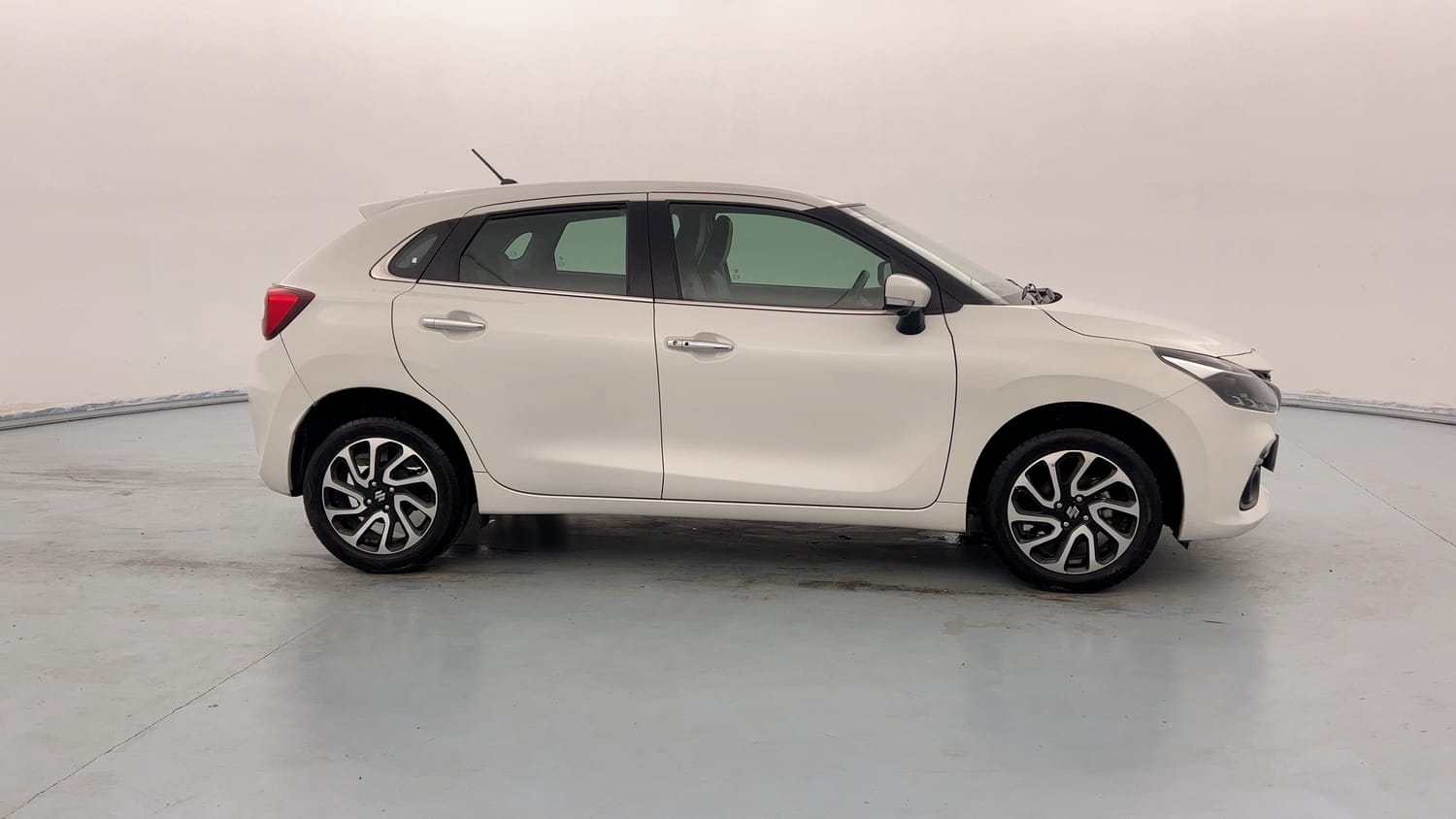 Used 2024 Maruti Suzuki Baleno Alpha MT Petrol Manual exterior RIGHT SIDE VIEW