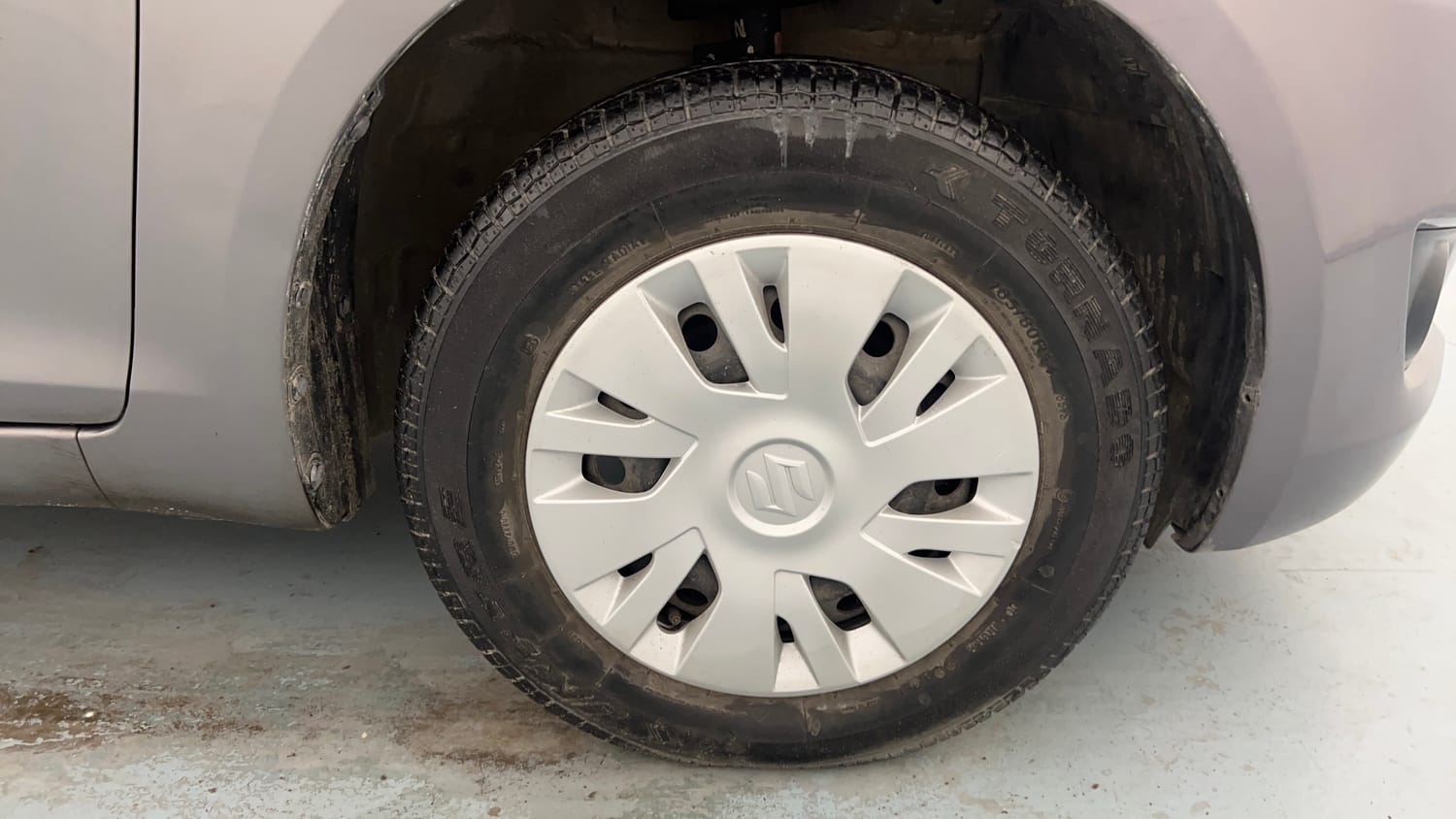 Used 2014 Maruti Suzuki Swift VXi Petrol Manual tyres RIGHT FRONT TYRE RIM VIEW
