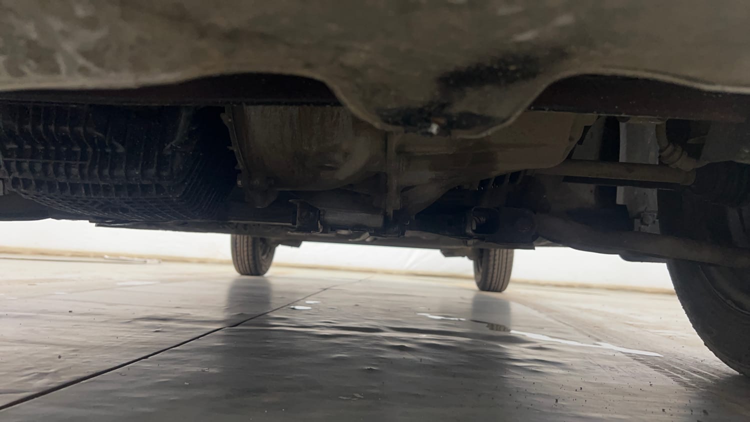 Used 2018 Renault Kwid 1.0 RXT Petrol Manual extra FRONT LEFT UNDERBODY VIEW