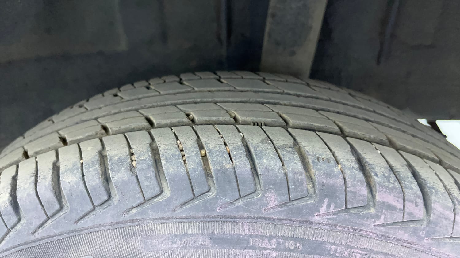 Used 2018 Renault Kwid CLIMBER 1.0 Petrol Manual tyres LEFT REAR TYRE TREAD VIEW