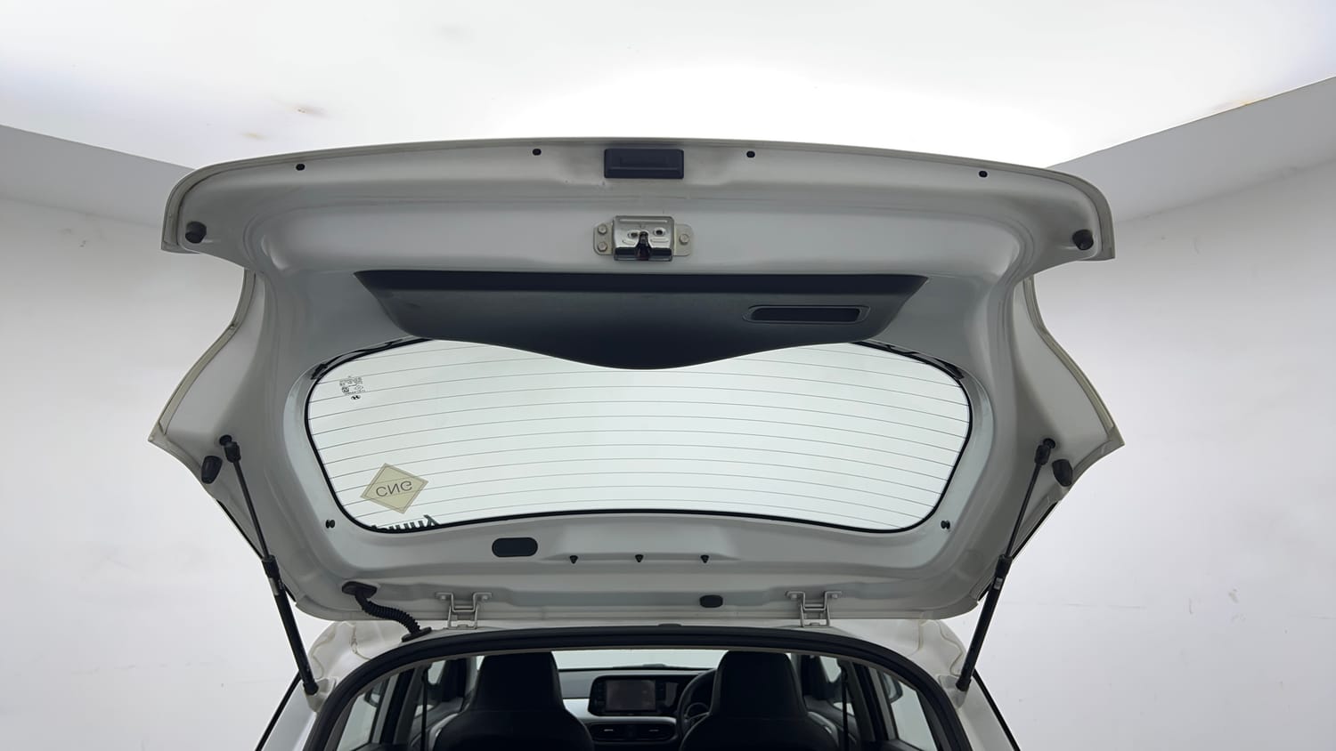 Used 2022 Hyundai Grand i10 Nios Sportz 1.2 Kappa VTVT CNG Cng Manual interior DICKY DOOR OPEN VIEW