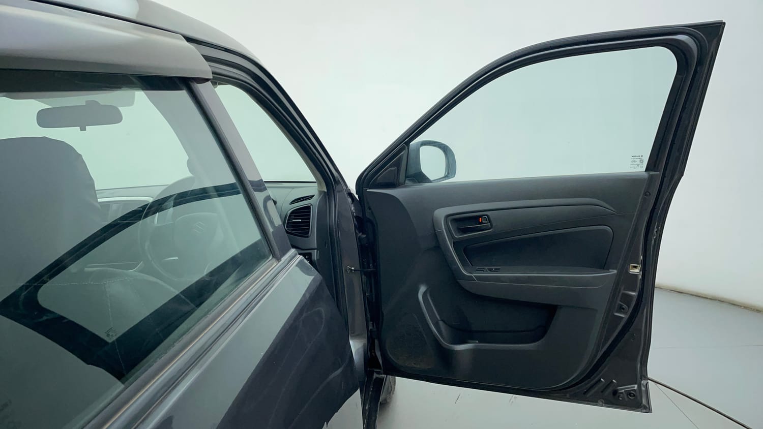 Used 2017 Maruti Suzuki Vitara Brezza LDi (O) Diesel Manual interior RIGHT FRONT DOOR OPEN VIEW