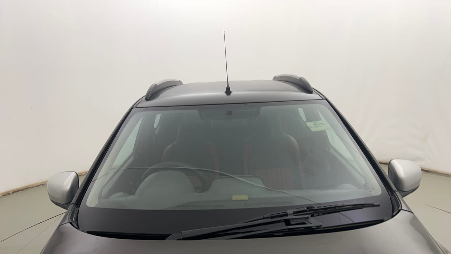 Used 2018 Renault Kwid 1.0 RXT Petrol Manual exterior FRONT WINDSHIELD VIEW