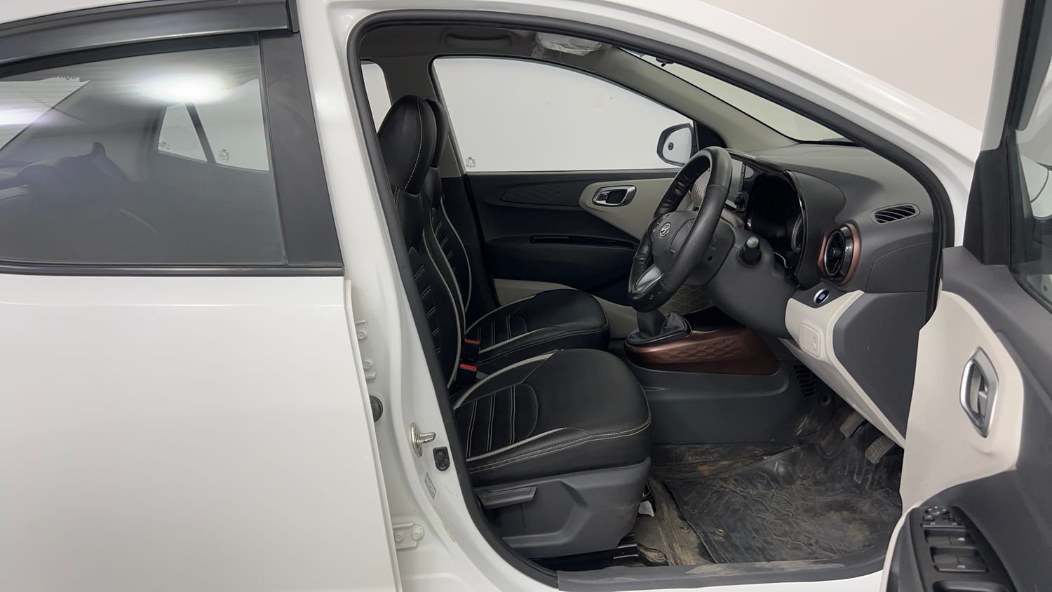 Used 2022 Hyundai Aura SX 1.2 Petrol Petrol Manual interior RIGHT SIDE FRONT DOOR CABIN VIEW