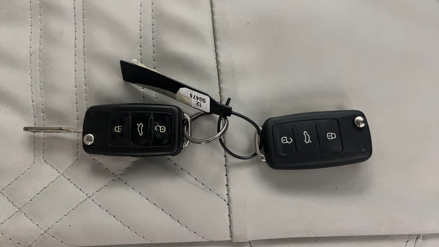 Used 2014 Volkswagen Polo Highline1.2L (P) Petrol Manual extra CAR KEY VIEW