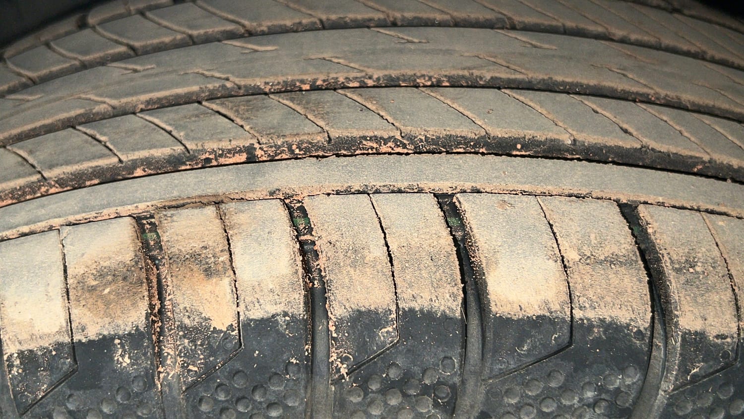 Used 2021 Nissan Magnite XV Turbo Petrol Manual tyres LEFT FRONT TYRE TREAD VIEW