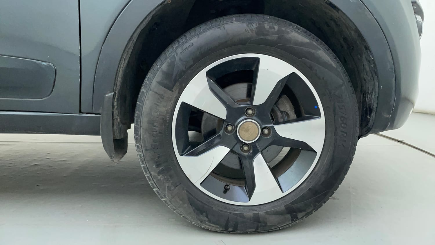 Used 2018 Tata Nexon XZ Plus Diesel Diesel Manual tyres RIGHT FRONT TYRE RIM VIEW