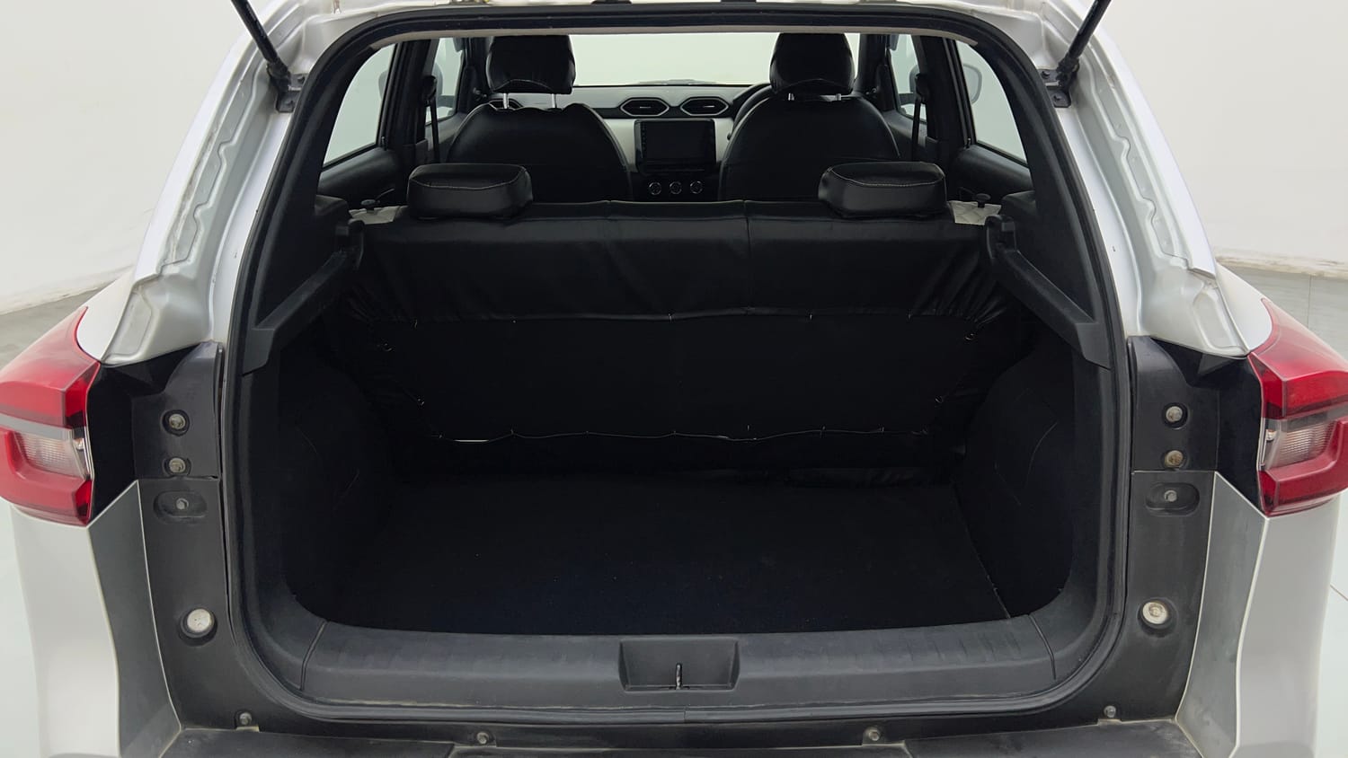 Used 2022 Nissan Magnite XE Petrol Manual interior DICKY INSIDE VIEW
