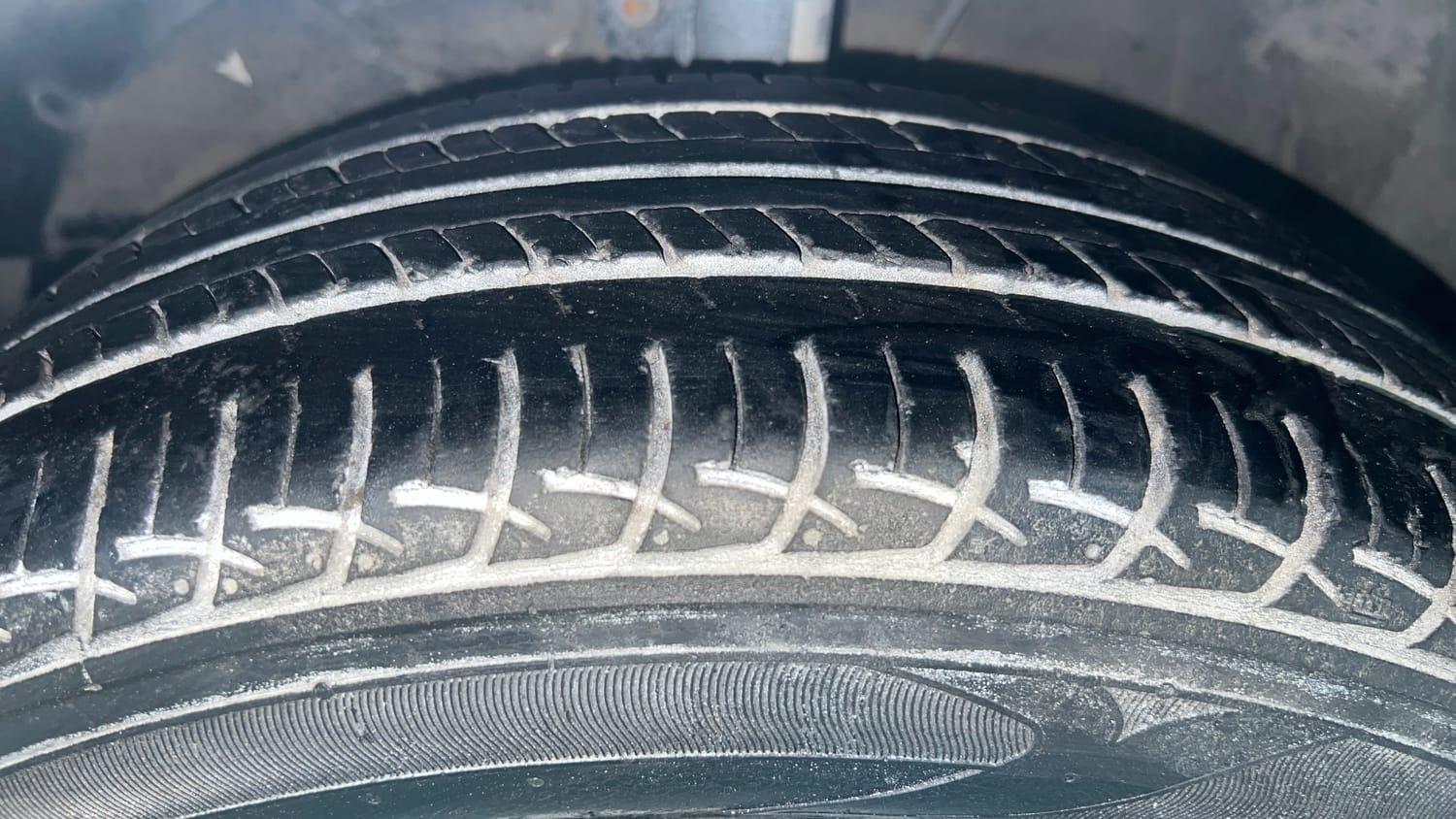 Used 2017 Maruti Suzuki Baleno Delta 1.2 Petrol Manual tyres LEFT FRONT TYRE TREAD VIEW