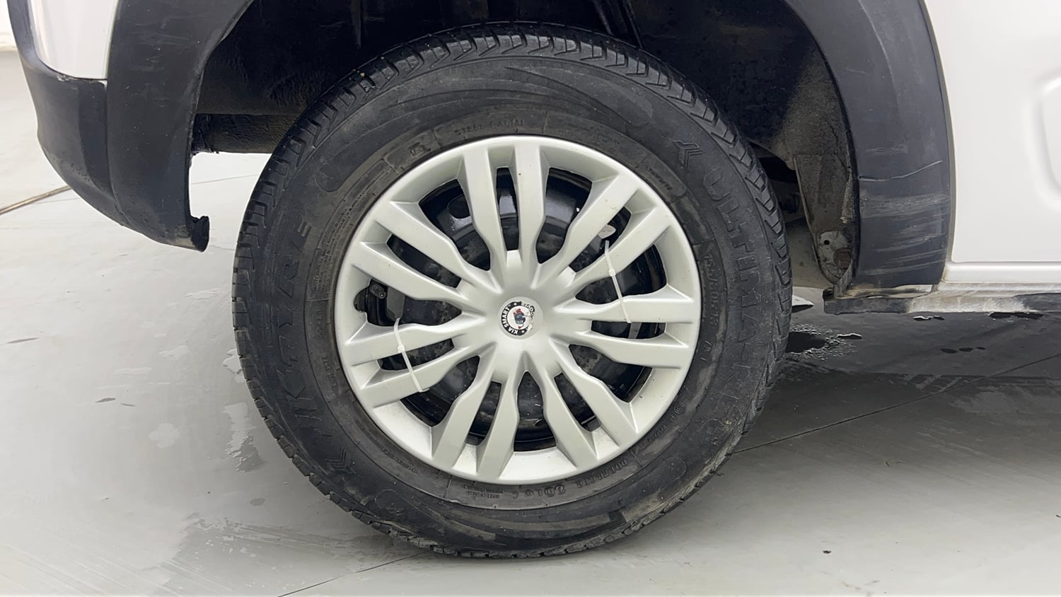 Used 2016 Renault Kwid RXT Petrol Manual tyres RIGHT REAR TYRE RIM VIEW