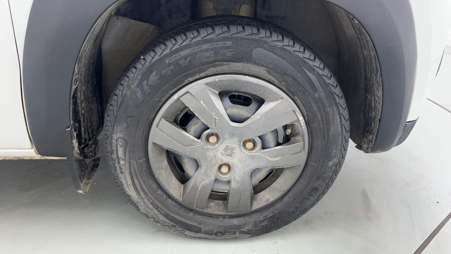 Used 2018 Renault Kwid 1.0 RXT Petrol Manual tyres RIGHT FRONT TYRE RIM VIEW