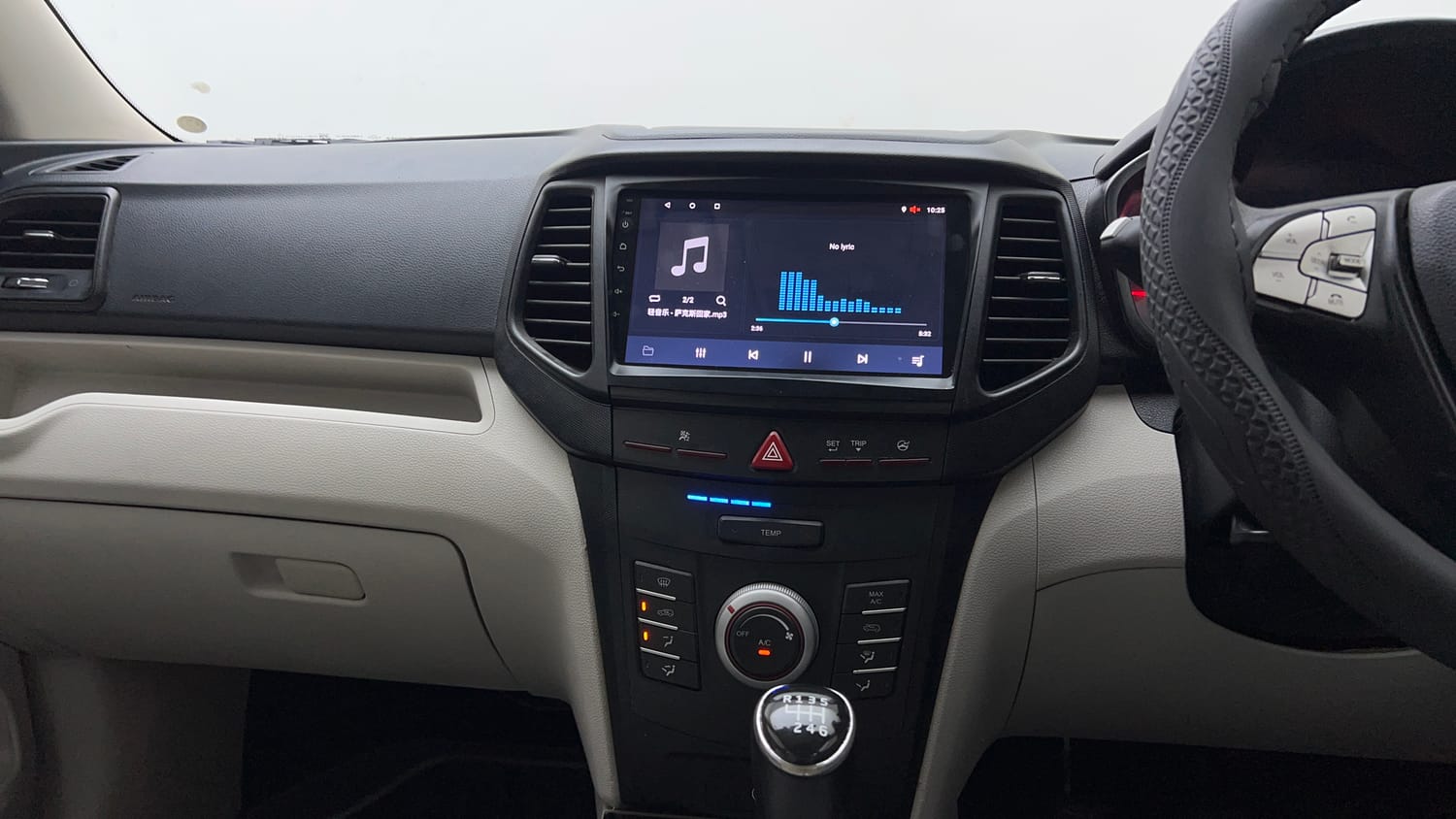 Used 2022 Mahindra XUV 300 W6 1.5 Diesel Diesel Manual interior MUSIC SYSTEM & AC CONTROL VIEW