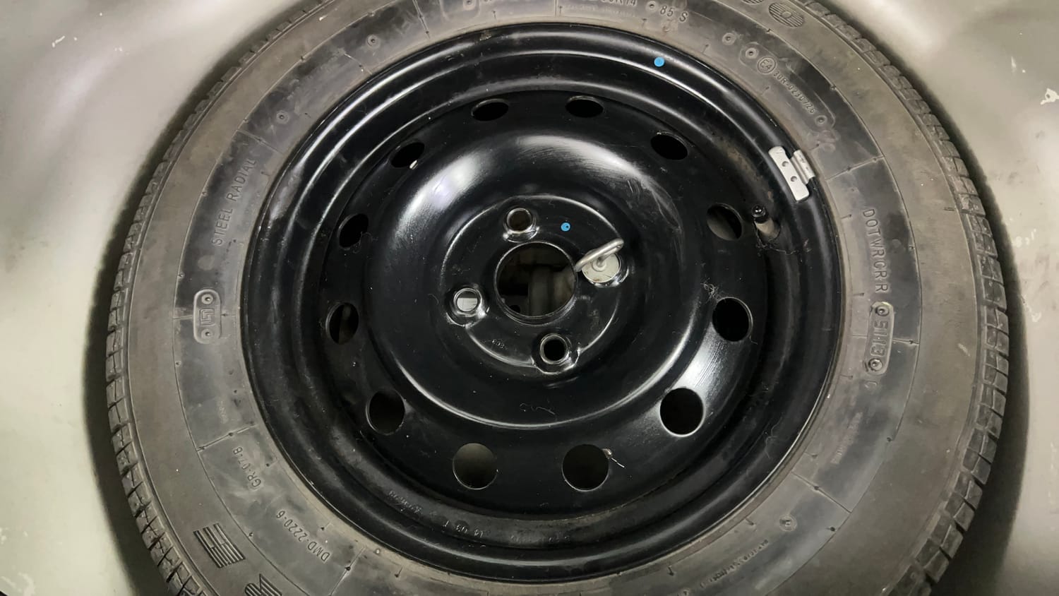 Used 2014 Maruti Suzuki Swift VXi Petrol Manual tyres SPARE TYRE VIEW