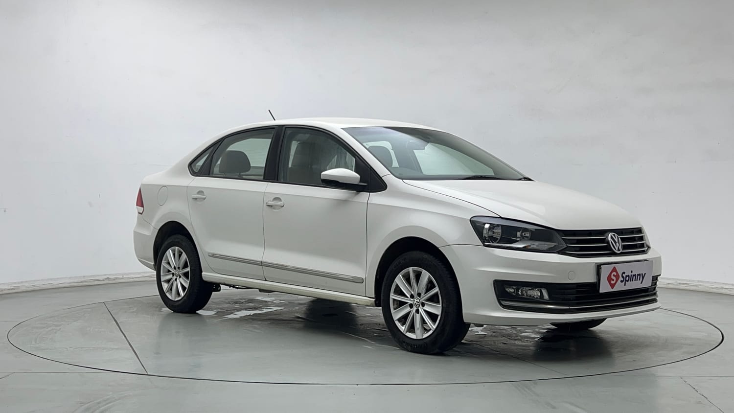 Used 2016 Volkswagen Vento Highline 1.2 (P) AT Petrol Automatic exterior RIGHT FRONT CORNER VIEW