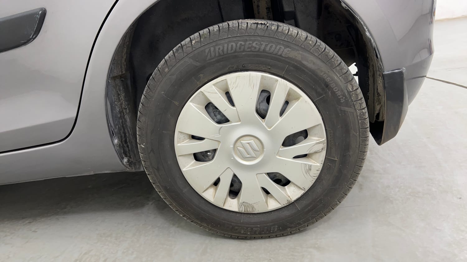 Used 2014 Maruti Suzuki Swift VXi Petrol Manual tyres LEFT REAR TYRE RIM VIEW