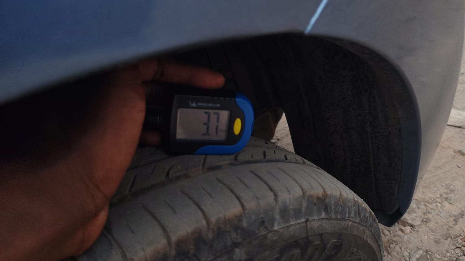 Used 2016 Maruti Suzuki Wagon R 1.0 VXI AMT Petrol Automatic tyres RIGHT FRONT TYRE TREAD VIEW