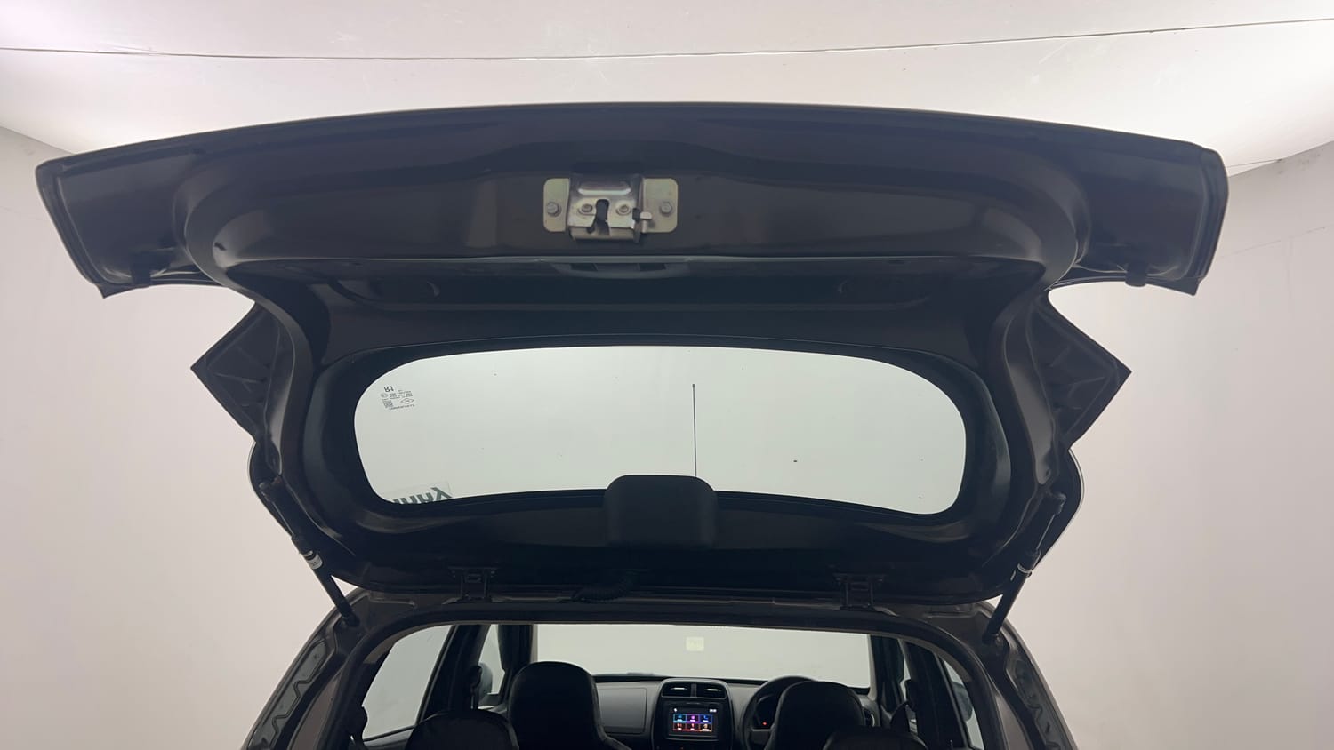 Used 2018 Renault Kwid 1.0 RXT Petrol Manual interior DICKY DOOR OPEN VIEW
