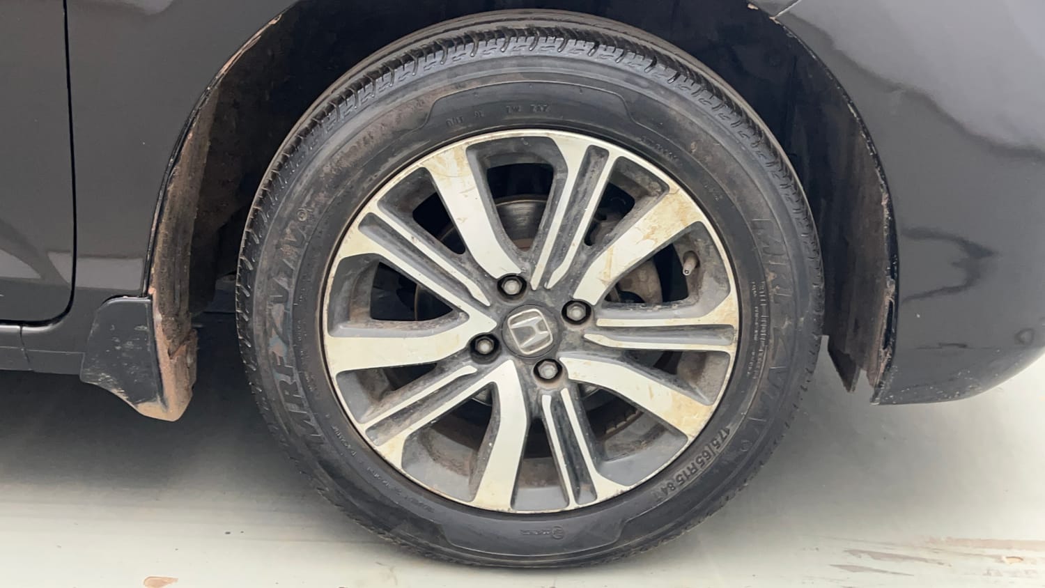 Used 2021 Honda Amaze VX MT 1.2 Petrol Petrol Manual tyres RIGHT FRONT TYRE RIM VIEW