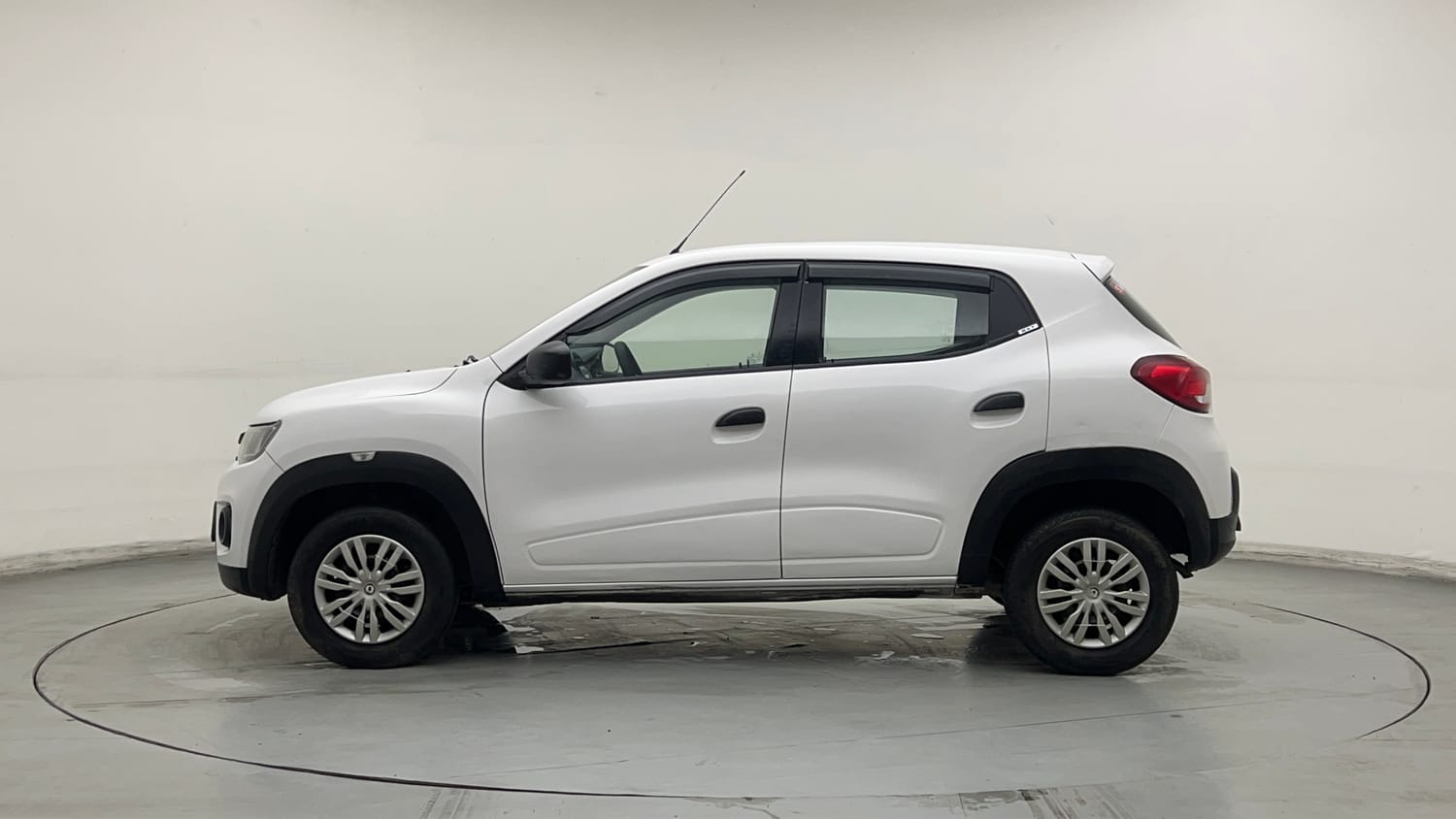 Used 2016 Renault Kwid RXT Petrol Manual exterior LEFT SIDE VIEW