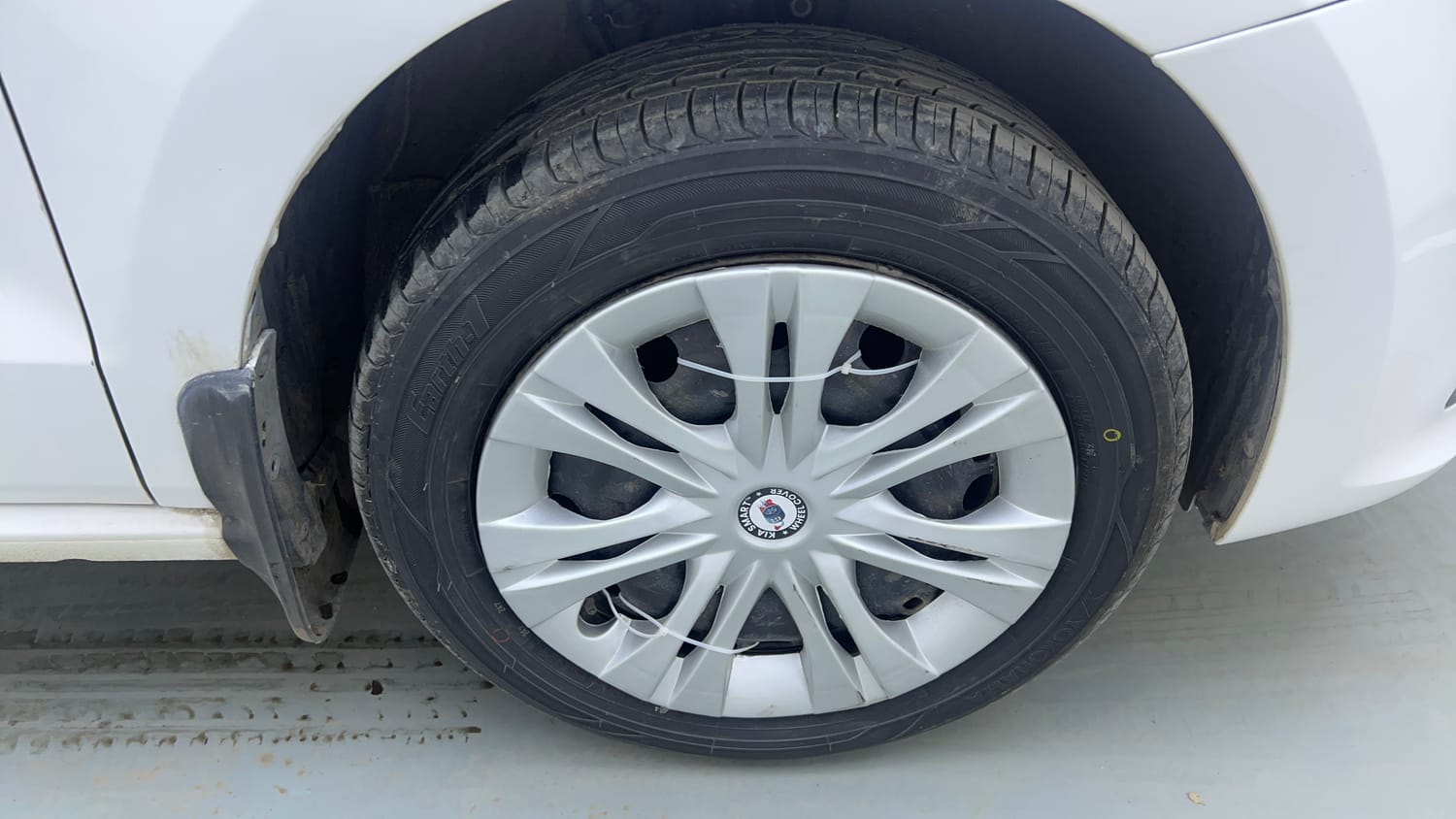 Used 2017 Volkswagen Polo Comfortline 1.2L (P) Petrol Manual tyres RIGHT FRONT TYRE RIM VIEW