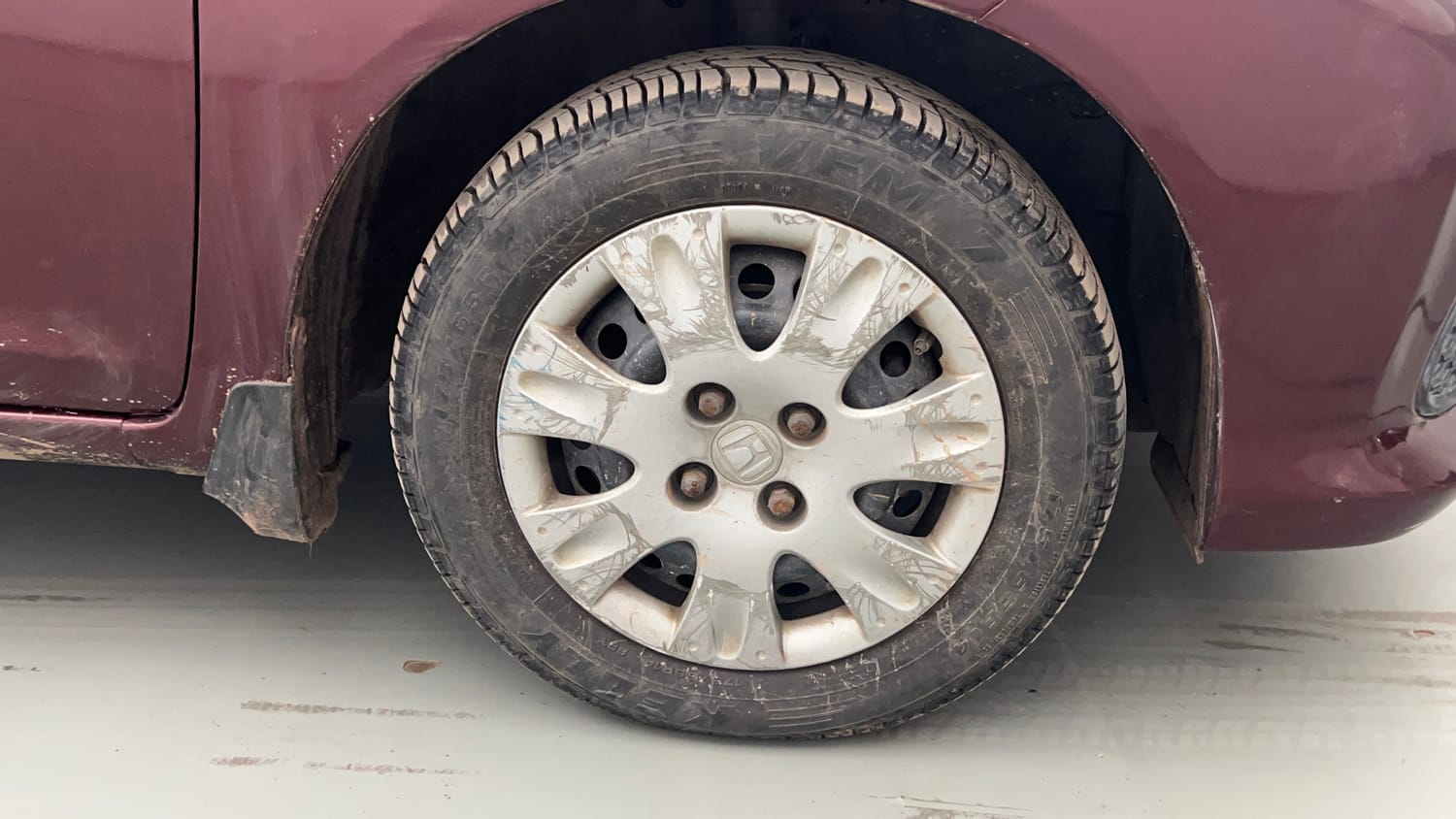 Used 2017 Honda Amaze 1.2 S i-VTEC Petrol Manual tyres RIGHT FRONT TYRE RIM VIEW