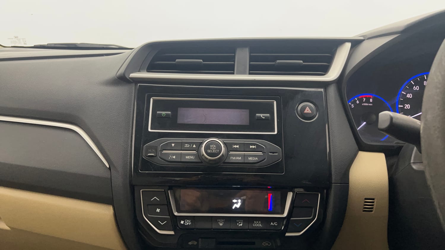 Used 2017 Honda Amaze 1.2 S i-VTEC Petrol Manual interior MUSIC SYSTEM & AC CONTROL VIEW
