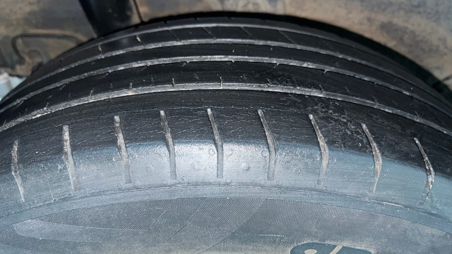 Used 2020 Hyundai Venue S 1.0 Turbo DCT Petrol Automatic tyres RIGHT REAR TYRE TREAD VIEW