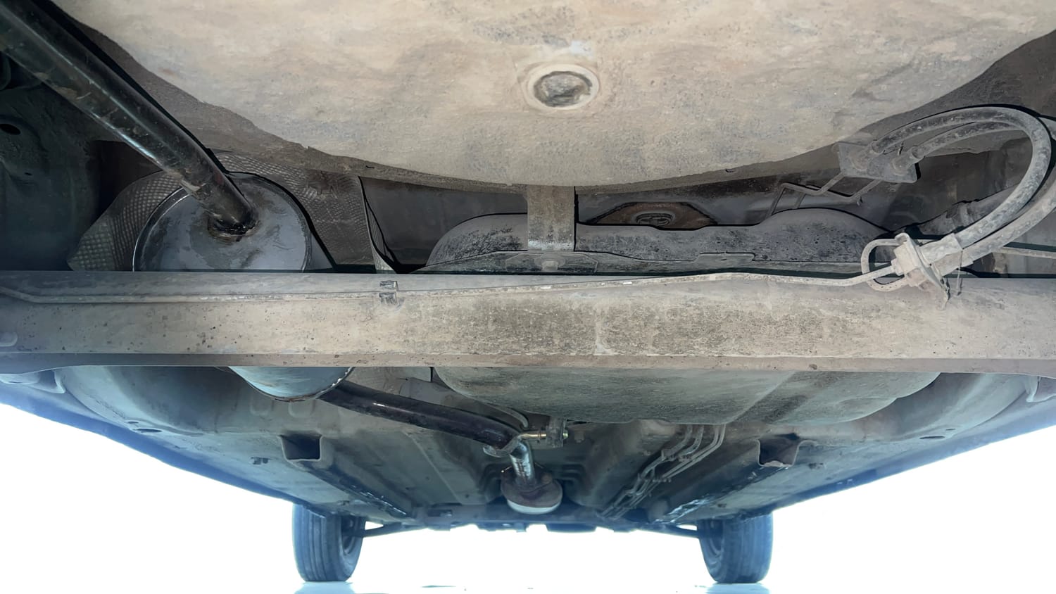 Used 2016 Renault Kwid RXT Petrol Manual extra REAR UNDERBODY VIEW (TAKEN FROM REAR)