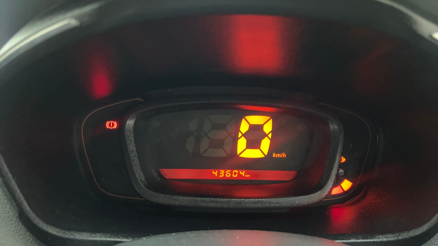 Used 2016 Renault Kwid RXT Petrol Manual interior CLUSTERMETER VIEW