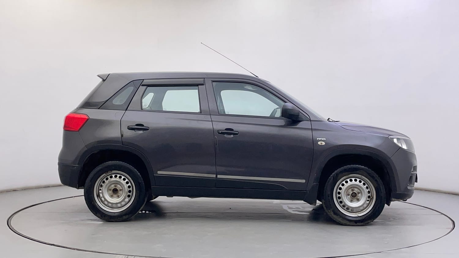 Used 2017 Maruti Suzuki Vitara Brezza LDi (O) Diesel Manual exterior RIGHT SIDE VIEW